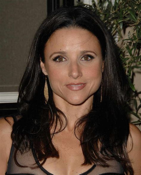 julia louis dreyfus height weight.